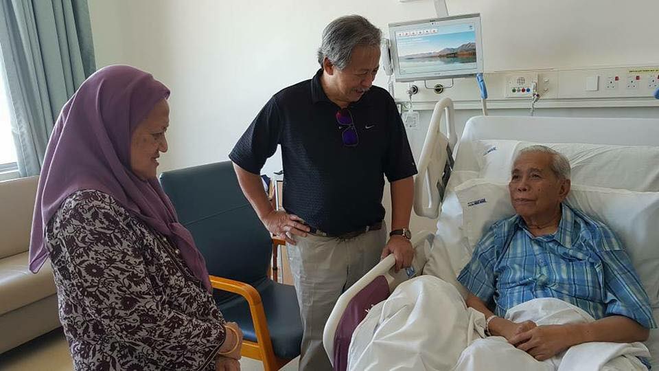 Anifah menziarah Tun Sakaran di hospital