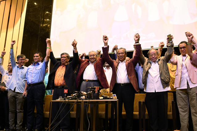 'Tsunami Mahathir' menangkan PH akhiri 60 tahun kuasa BN