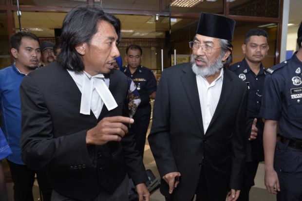 Kenapa tahan Musa menjelang keputusan kes ketua menteri Sabah kata peguam Musa