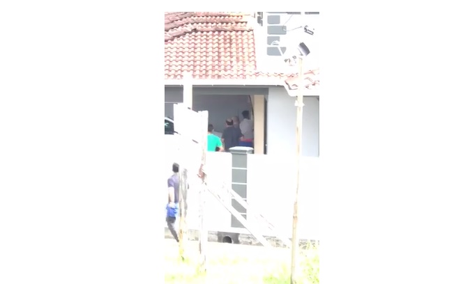 (VIDEO) Dua lelaki pecah masuk rumah di Putra Height dibelasah penduduk