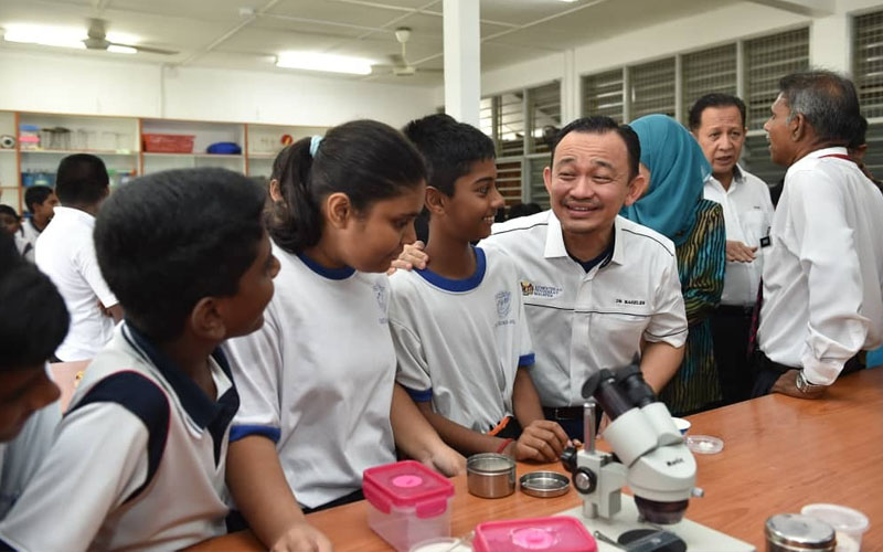 Menteri Pendidikan sibuk puji SJK(T) Sg Ara, SJK (T) Taman Melawati bagaimana?