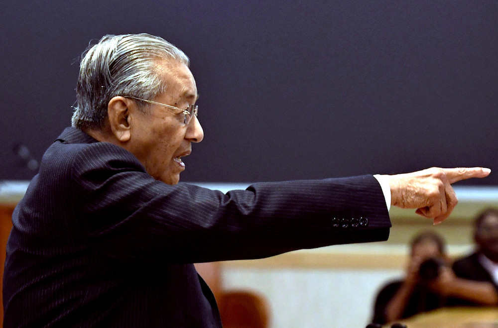 Menteri kabinet lemah ‘kurang pengalaman’ punca sukar tunai janji pilihanraya kata Dr Mahathir