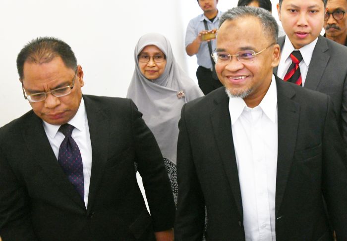 (VIDEO) 33 pertuduhan kes, bukti saya tak terima wang Umno atau 1MDB kata Nasharudin 