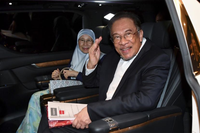 Anwar, Wan Azizah dijadual menghadap Agong, DAP adakan mesyuarat tergempar