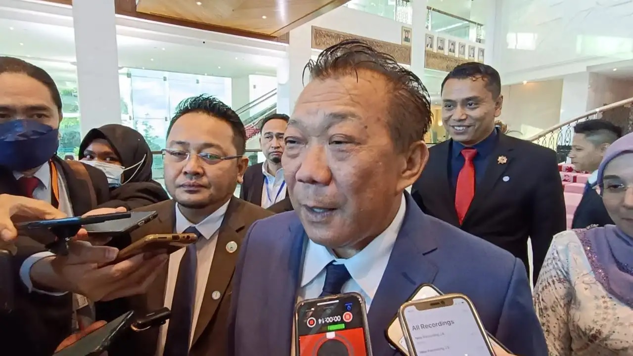 Sokong Anwar Ibrahim PM Kerajaan Perpaduan Bung kata hubungan GRS BN kukuh tiada perang