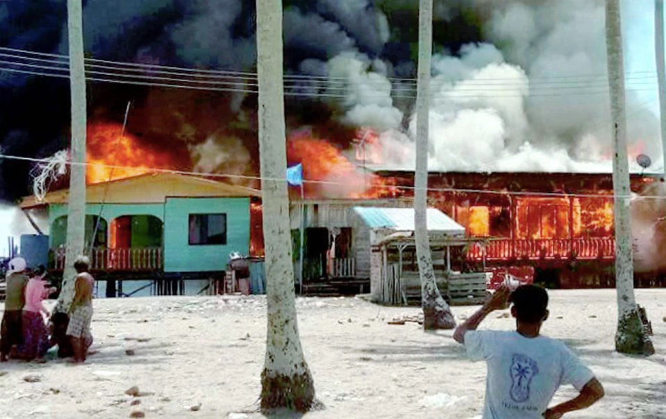 Rumah di Pulau Omadal Semporna terbakar Shafie Apdal hilang kerana dipanggil SPRM