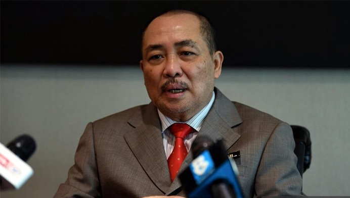 Ketua Menteri Penerima pertama Vaksin COVID-19 di Sabah