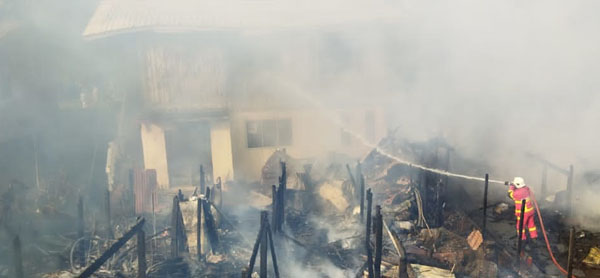 10 buah rumah dan 6 kenderaan musnah dalam kebakaran di Kampung Kinabutan