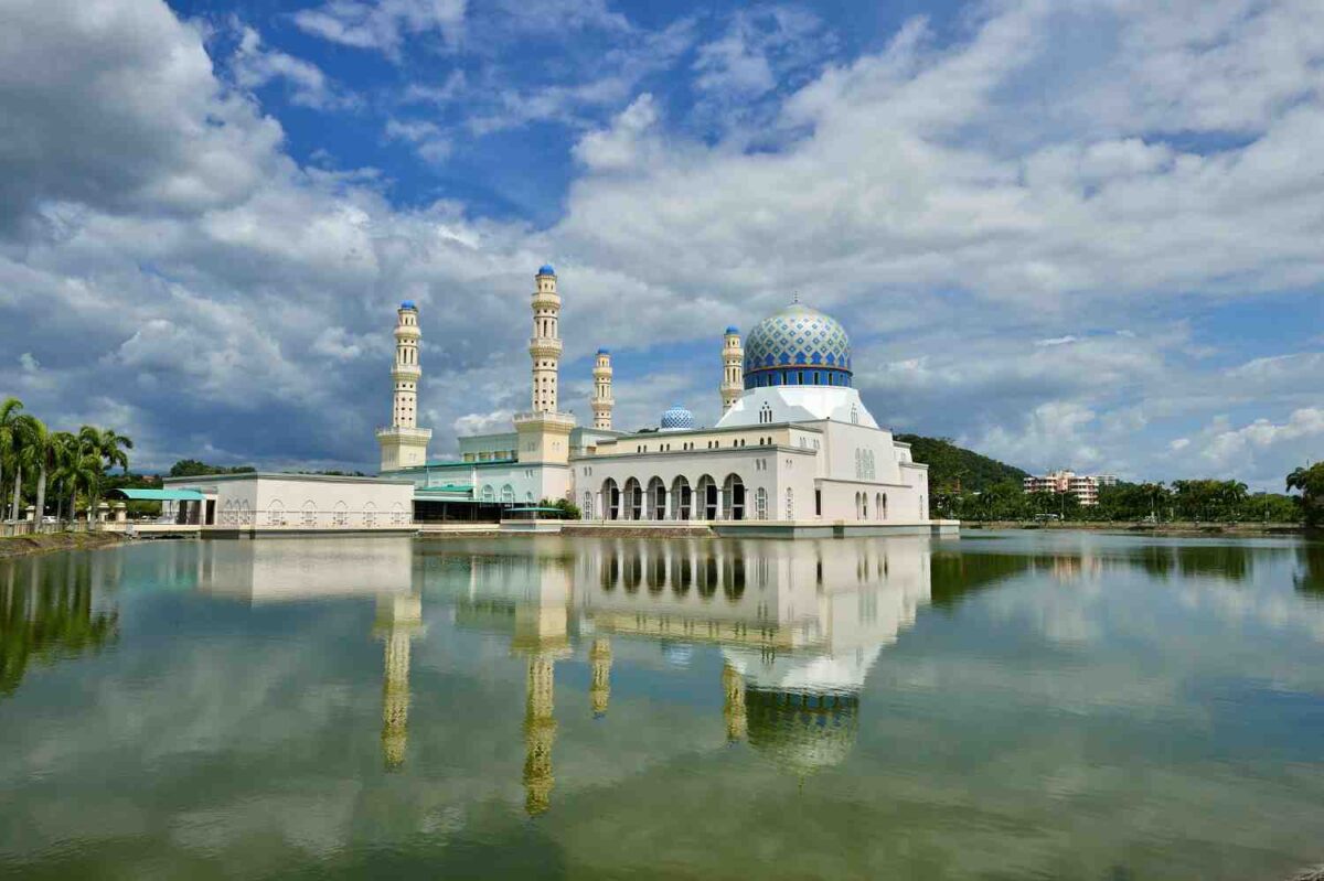 Sabah bersetuju menambah bilangan jumlah jemaah Solat Jumaat dan aktiviti keagamaan lain