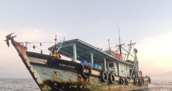 Dua bot pukat tunda ditahan Maritim