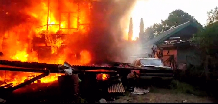 Kebakaran di Kampung Suok memusnahkan 4 buah rumah dan 5 kenderaan