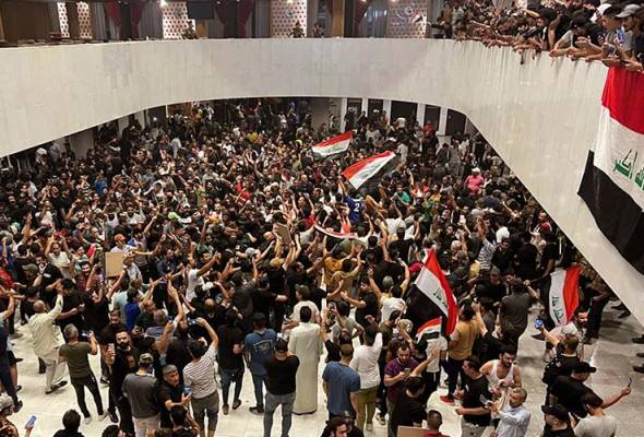 Bangunan Parlimen Iraq diserbu, protes PM baharu