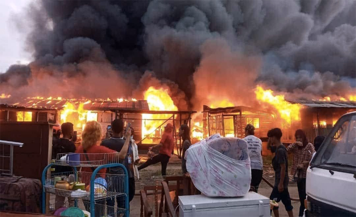 Kebakaran di Tawau memusnahkan lebih 500 rumah atas air