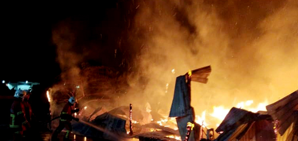 Kebakaran di Tawau memusnahkan sederet rumah pekerja