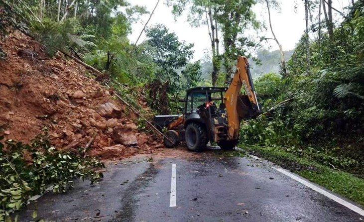 Jalan Ranau – Sandakan tidak boleh dilalui akibat tanah runtuh