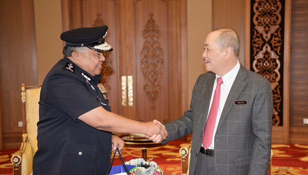 Hajiji terima kunjungan hormat perpisahan daripada Pesuruhjaya Polis Sabah