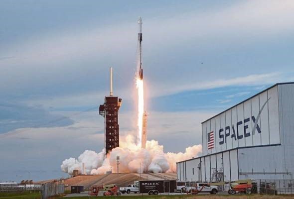 SpaceX lancar 22 satelit Starlink tambahan