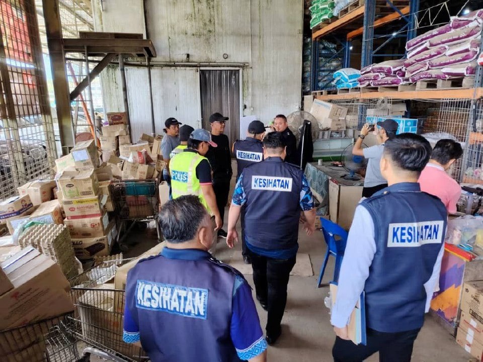 Pelbagai produk makanan sejuk beku bernilai RM656,000 dirampas PPM